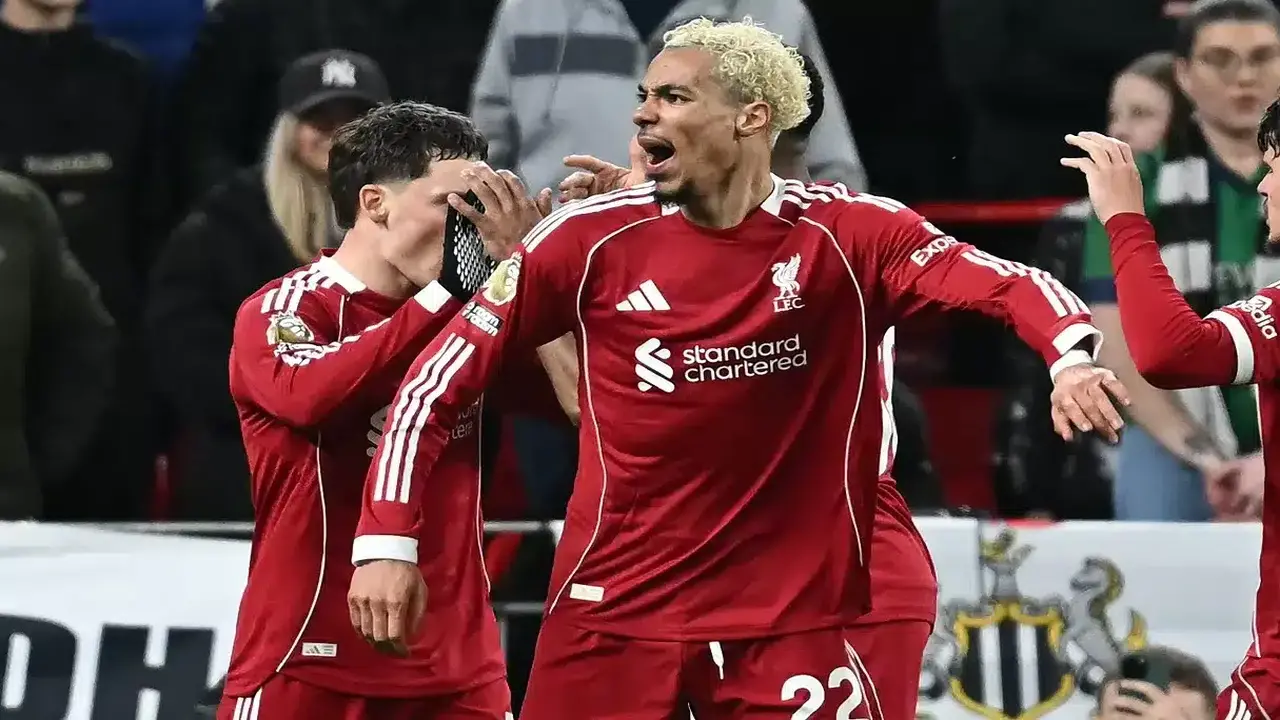 بايرن ميونخ يتحرك للظفر بهدف ليفربول